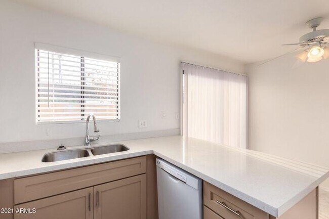 Building Photo - 1042 S Mariana St