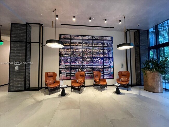 Building Photo - 121 NE 34th St