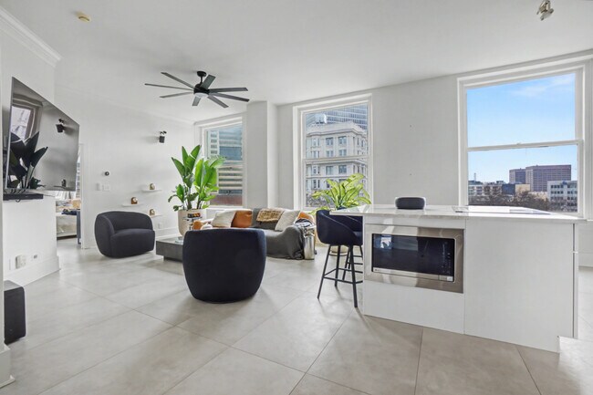 Building Photo - Downtown Atlanta Luxury Condo