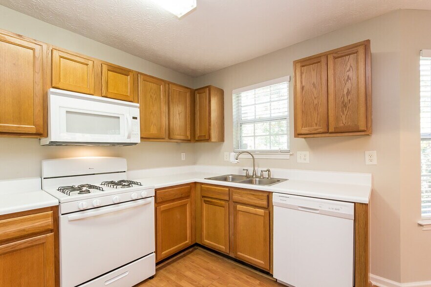 Building Photo - 126 Springbottom Dr SE