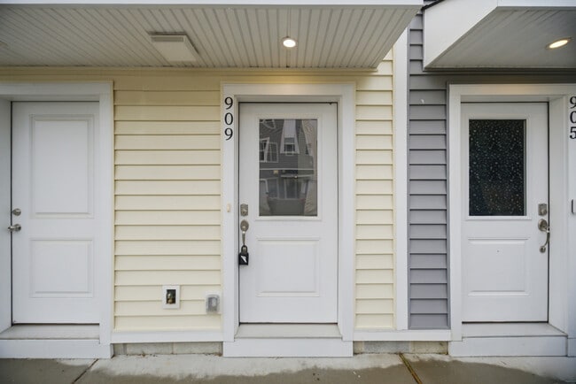 Building Photo - 909 Baltic Ave