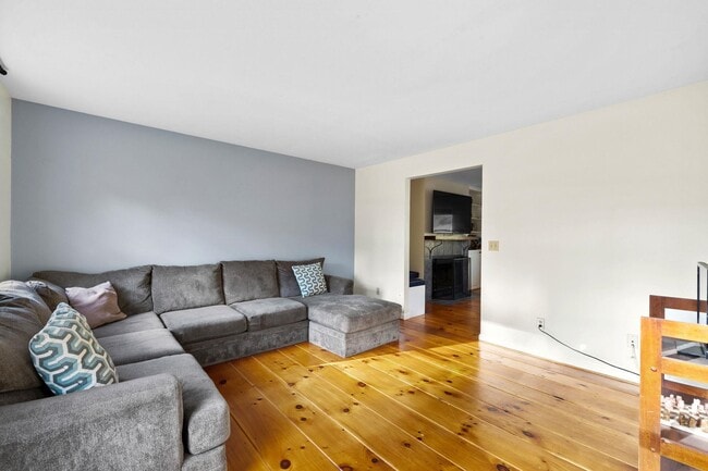 Building Photo - 31 Moulton Ave