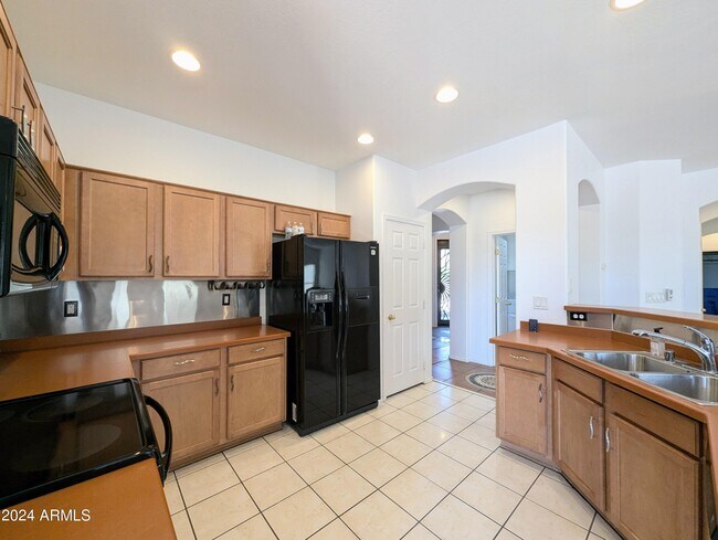 Building Photo - 1530 E Branham Ln