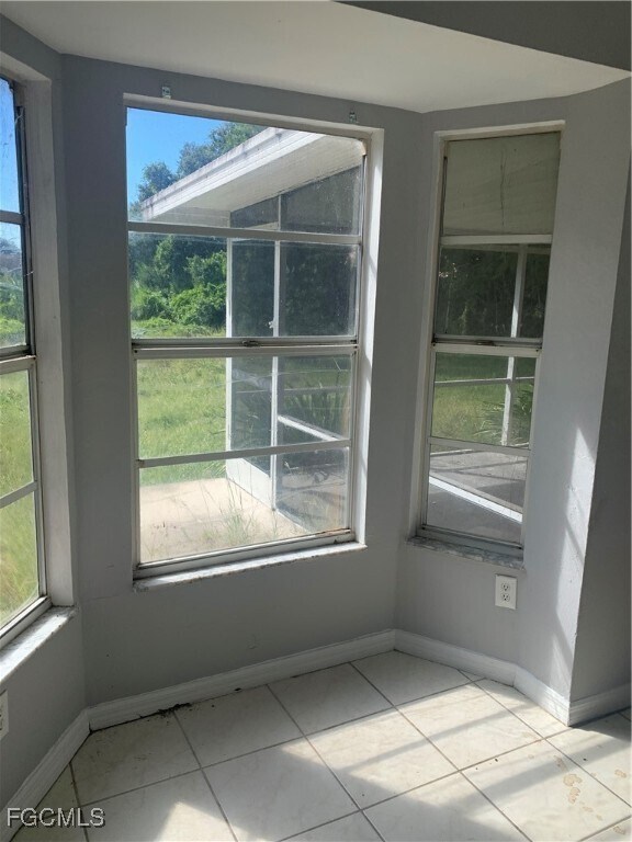 Building Photo - 650 Creuset Ave S