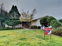 Building Photo - 3413 S Port Dr