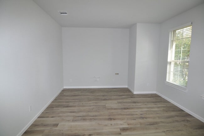 Building Photo - 2009 Eagle Blvd