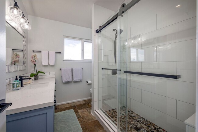 Building Photo - North Shore Oahu Oceanfront Home for Rent