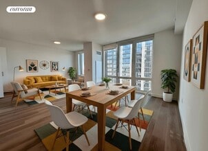 Building Photo - 595 Dean St