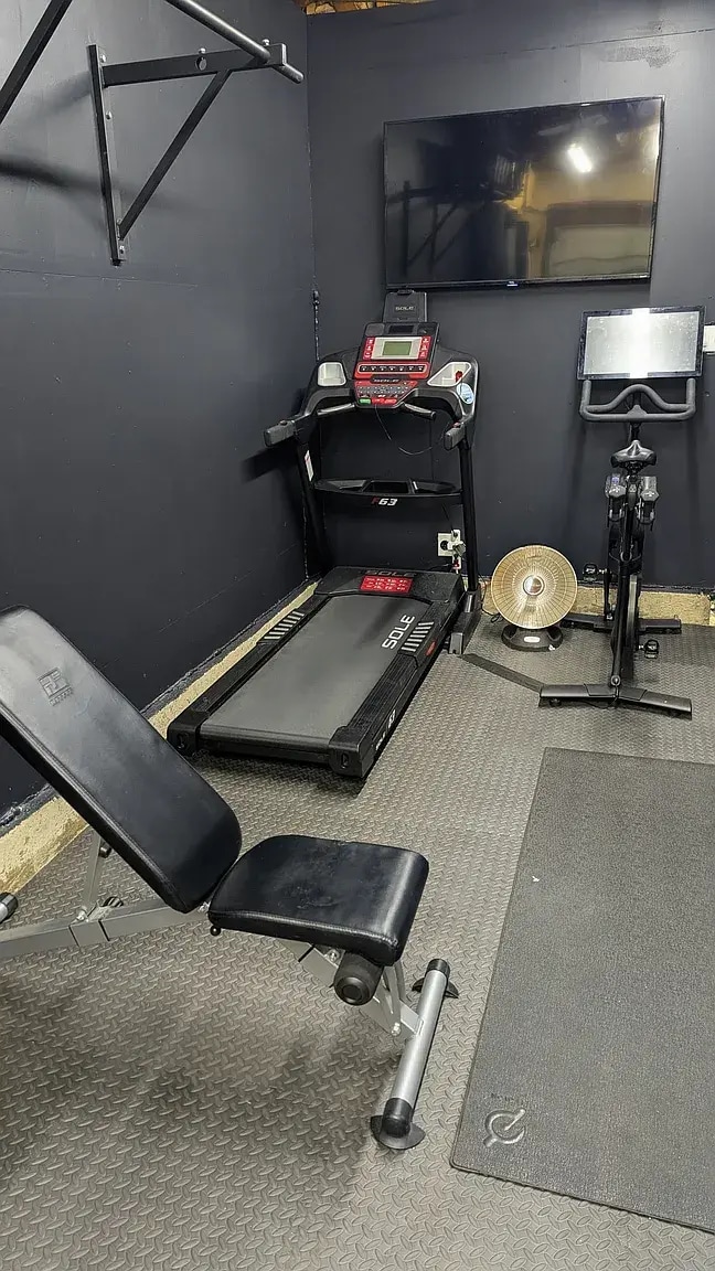 Building Photo - 3370 Downey Ave