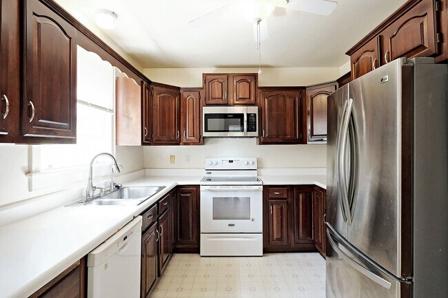 Building Photo - Scottsville Charm! Move-In Ready Home Near Library, Brewery & James River