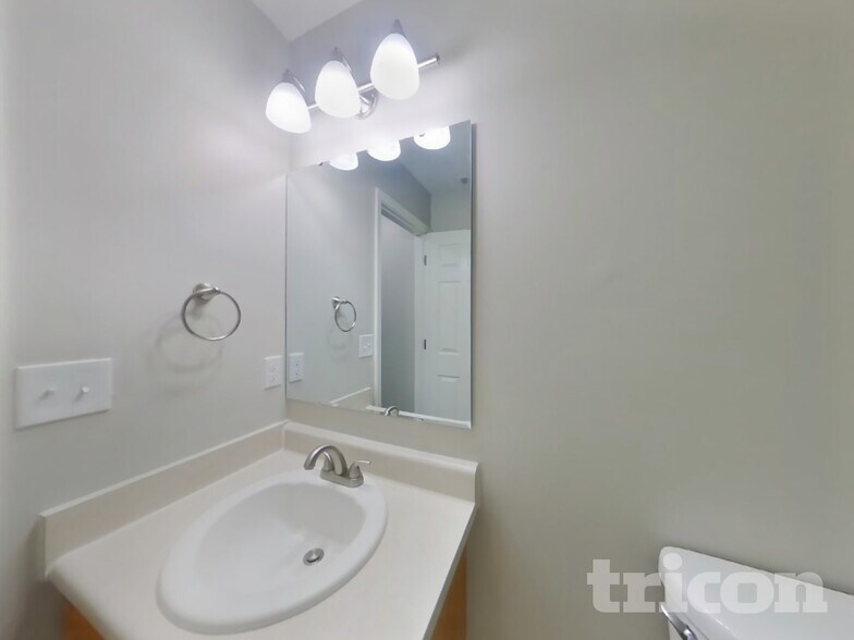 Building Photo - 4261 Sycamore Ct