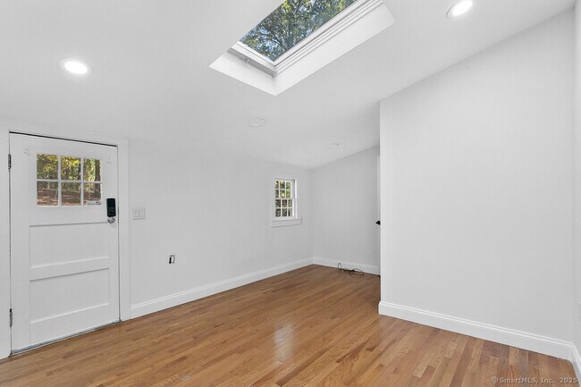 Building Photo - 105 Southworth St