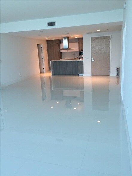 Building Photo - 350 Ocean Dr