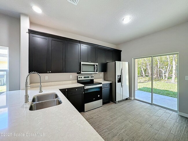 Building Photo - 512 L M Davey Ln