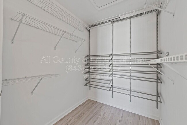 Building Photo - 359 Vesta Dr