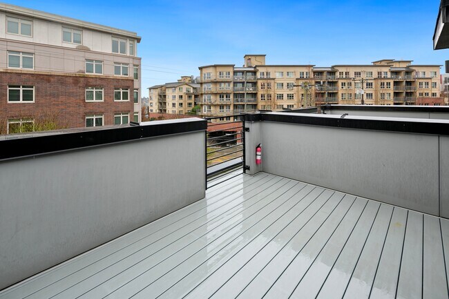 Building Photo - 109 22nd Ave E