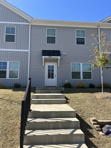 Primary Photo - 104 Dogwood Village Trl