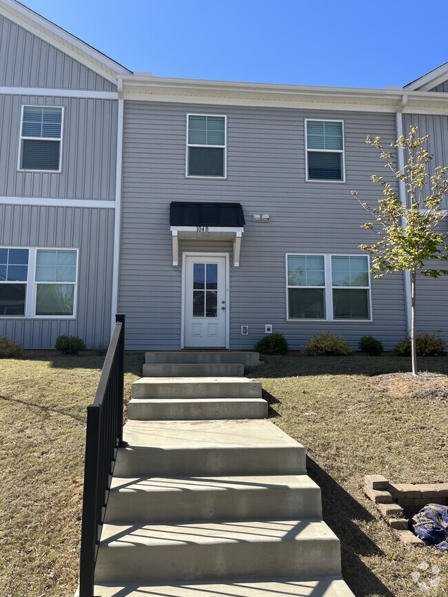 Building Photo - 104 Dogwood Village Trl