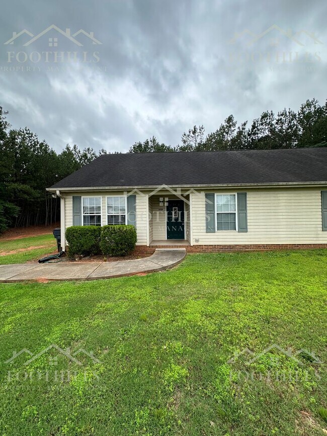 Building Photo - 1419 Oak Hill Dr