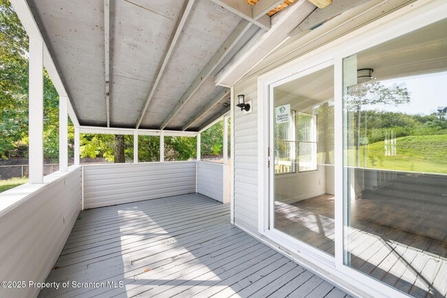 Building Photo - 720 Edgebrook Dr