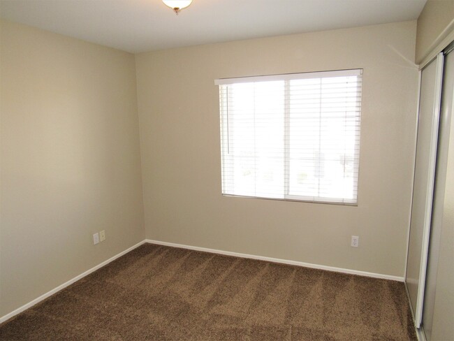 Building Photo - Spacious and Well Maintained 4 Bedroom Hom...