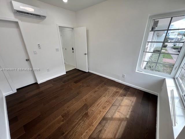 Building Photo - 603 7th St