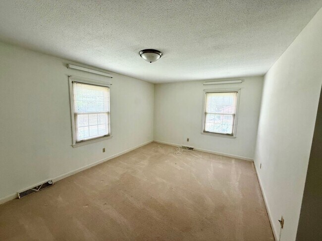Building Photo - Three bedroom, 2 bath house in Mebane