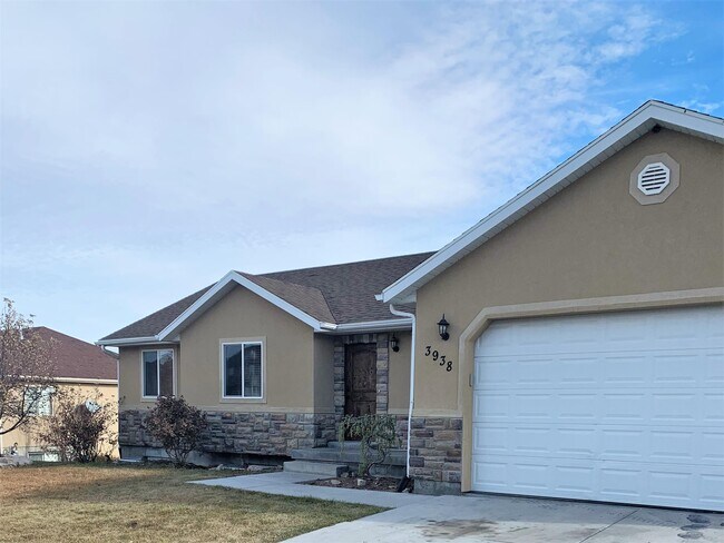 Primary Photo - 3938 S Lake Vista Dr