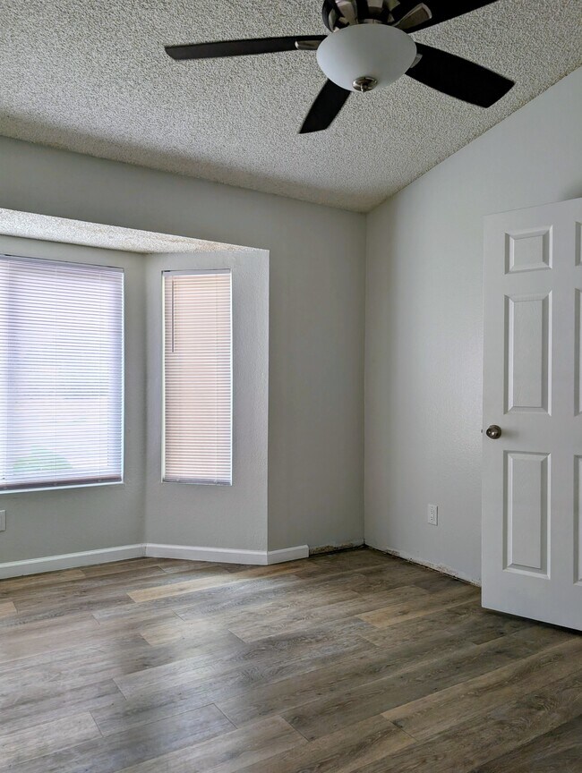 Building Photo - 2524 Plaza Serena Dr