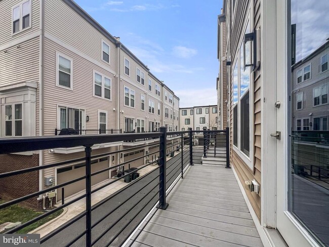 Building Photo - 14583 Lakestone Dr