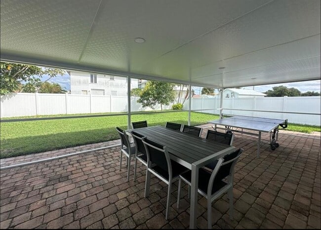 Building Photo - 356 Granada St