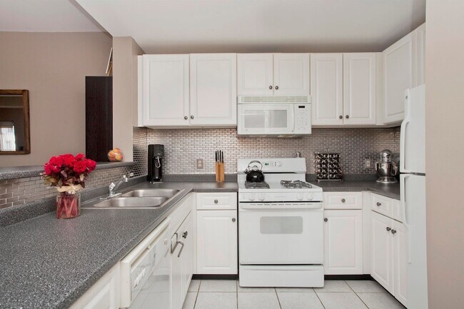 Building Photo - 400 9th St