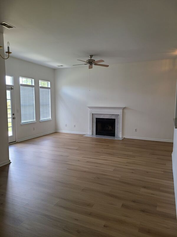 Building Photo - 2725 Palmetto Hall Blvd