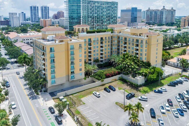 Building Photo - 403 S Sapodilla Ave