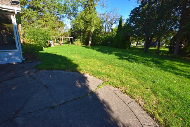 Building Photo - Large executive home in Granger IN
