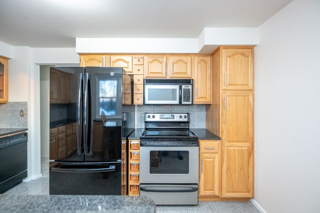 Building Photo - Home in Far North Peoria