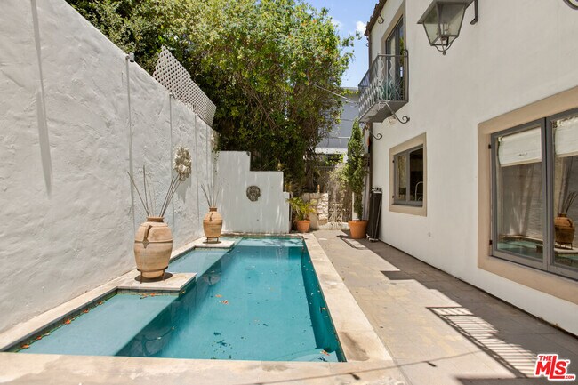 Building Photo - 1407 N Beverly Dr