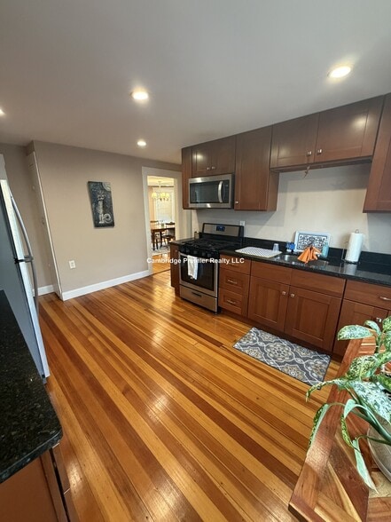 Building Photo - 538 Main St