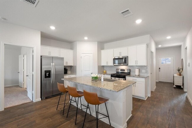 Building Photo - 205 Bethpage Dr