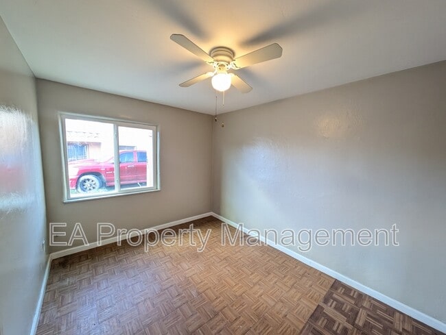 Building Photo - 542 Alvarado Dr SE