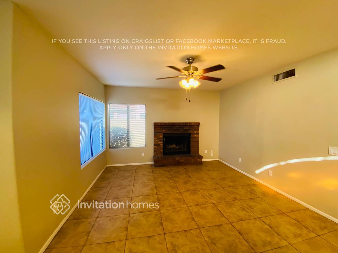 Building Photo - 953 E Manor Dr
