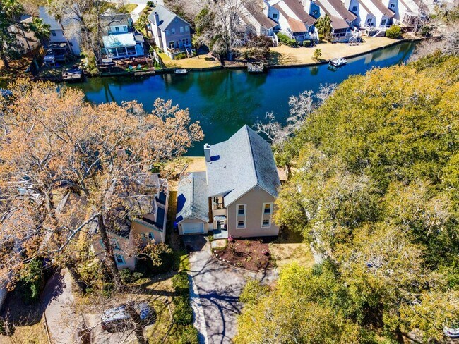 Building Photo - 777 Lake Frances Dr