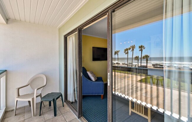 Building Photo - 6102 Seawall Blvd