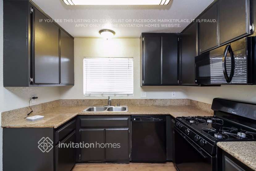 Building Photo - 14310 Agave St