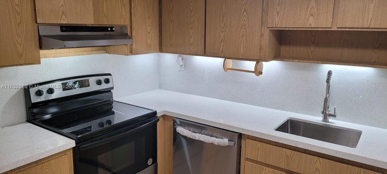 Building Photo - 319 NW 109th Ave