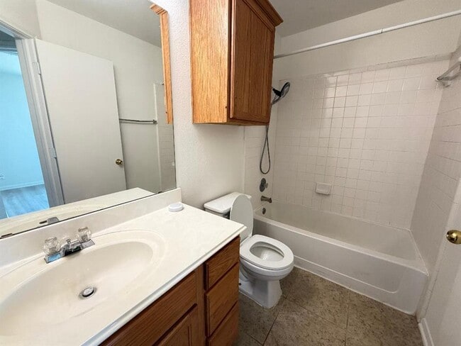 Building Photo - 1913 Overland Dr