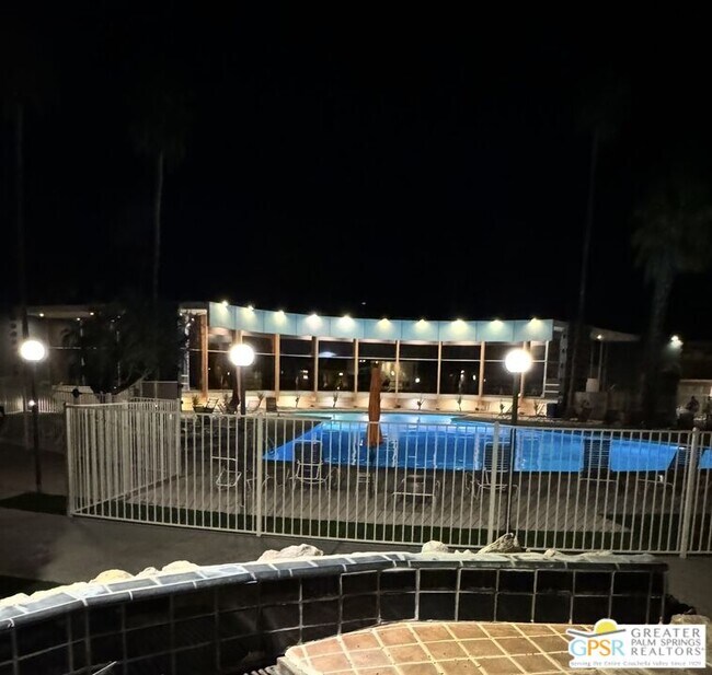 Building Photo - 1111 E Palm Canyon Dr