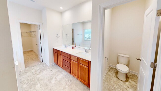 Building Photo - 4500 Collingham Dr