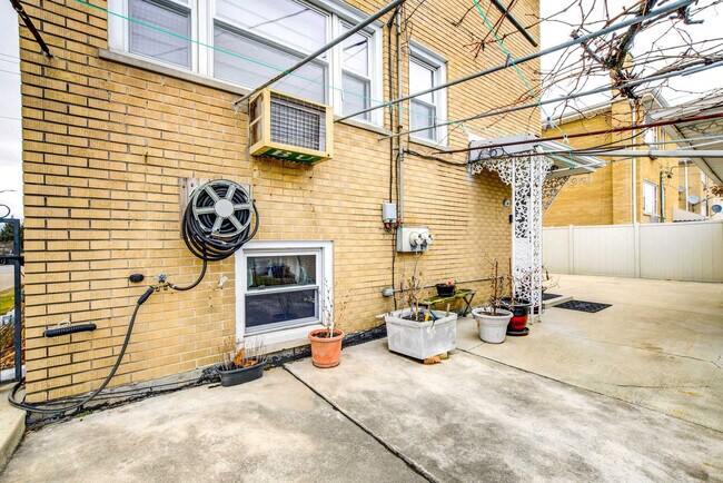 Building Photo - 5212 Avery Pl