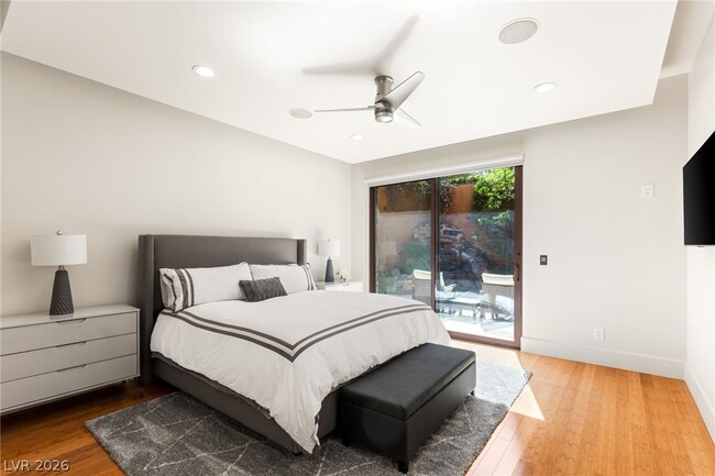 Building Photo - 2 Castle Oaks Ct